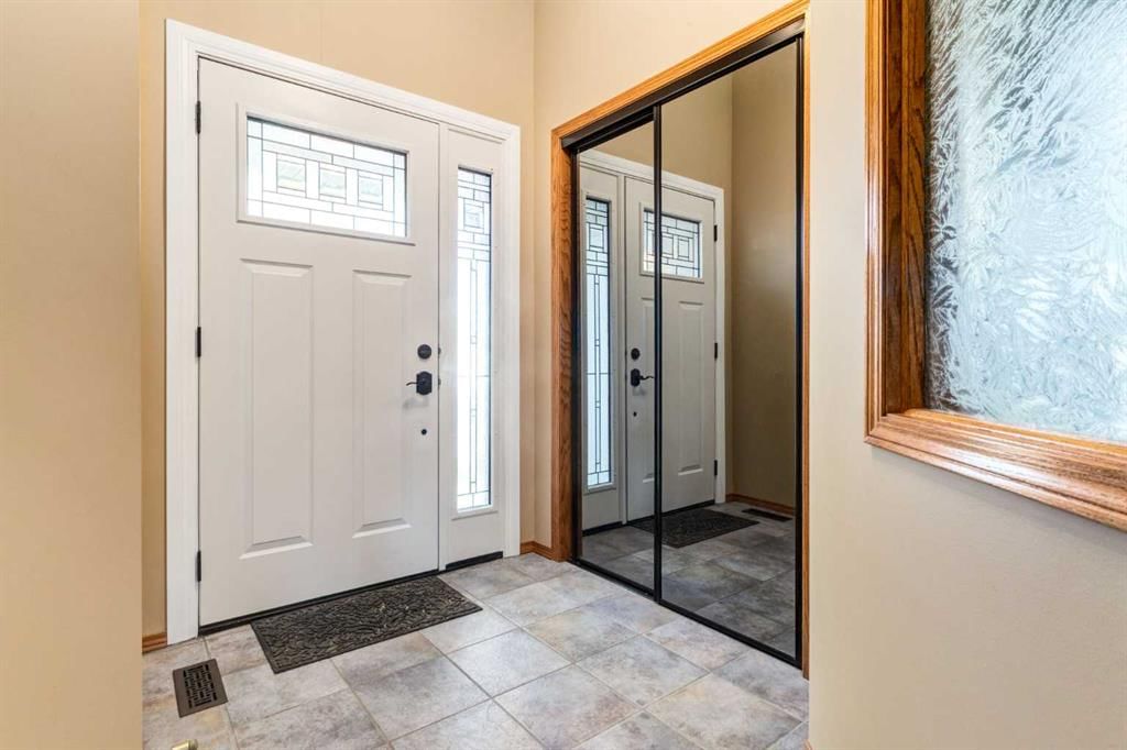 77 Somerset Circle SW, Calgary — photo 2 of 50