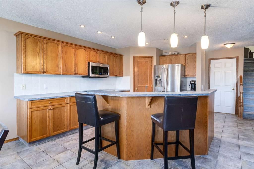 77 Somerset Circle SW, Calgary — photo 3 of 50