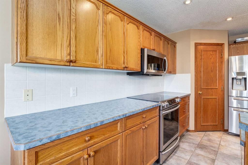 77 Somerset Circle SW, Calgary — photo 5 of 50