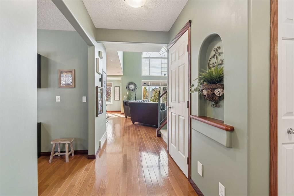 69 Rocky Ridge Heath NW, Calgary — photo 3 of 35