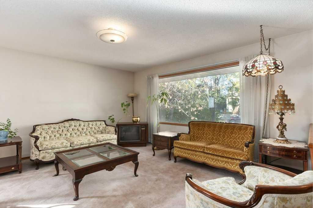 430 8 Street NE, Calgary — photo 4 of 50