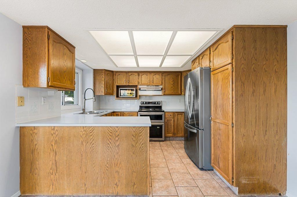 64 Woodmark Crescent SW, Calgary — photo 4 of 50