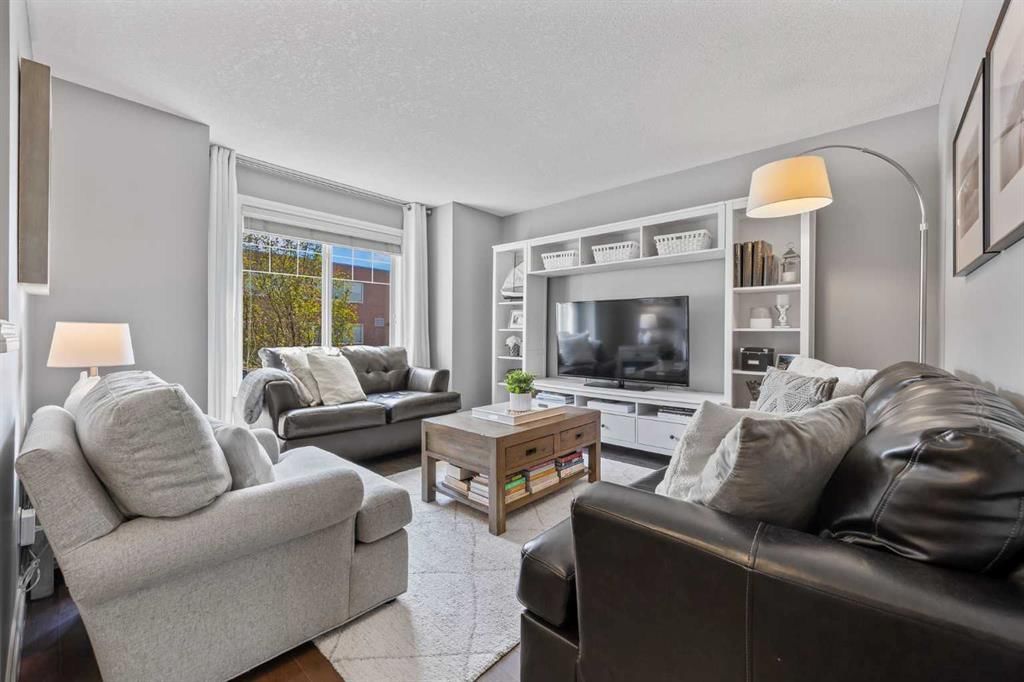 8916 Wentworth Avenue SW, Calgary — photo 3 of 42