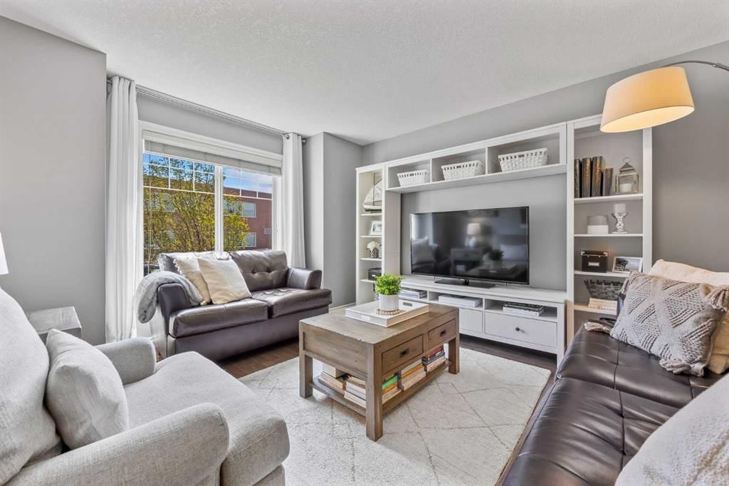 8916 Wentworth Avenue SW, Calgary — photo 4 of 42