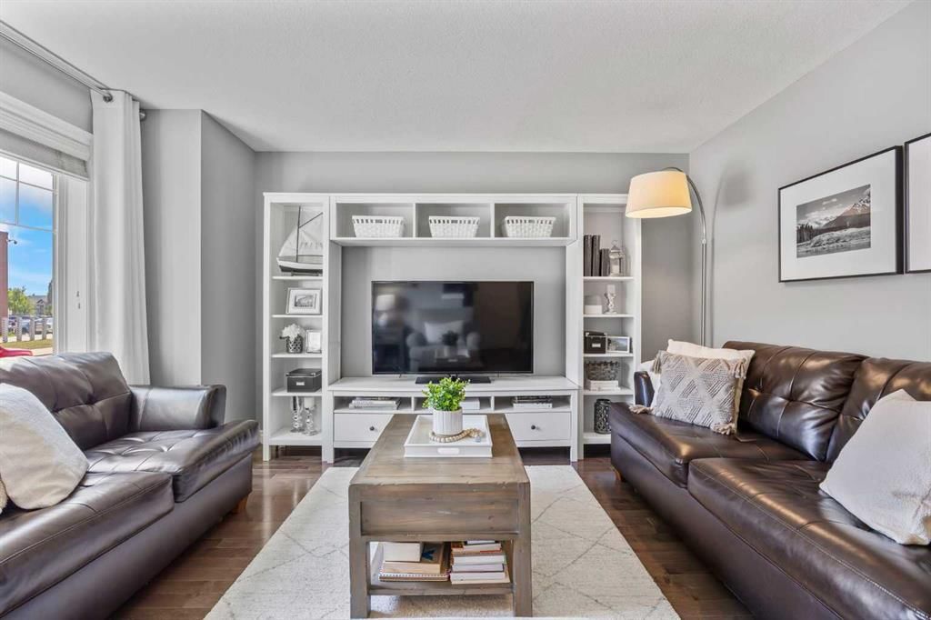 8916 Wentworth Avenue SW, Calgary — photo 5 of 42