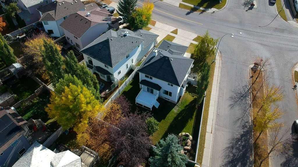 576 Douglas Glen Boulevard SE, Calgary — photo 4 of 44