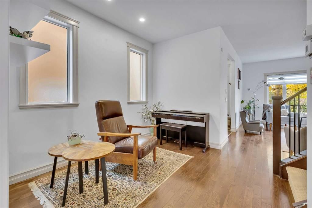 445 24 Avenue NE, Calgary — photo 4 of 49