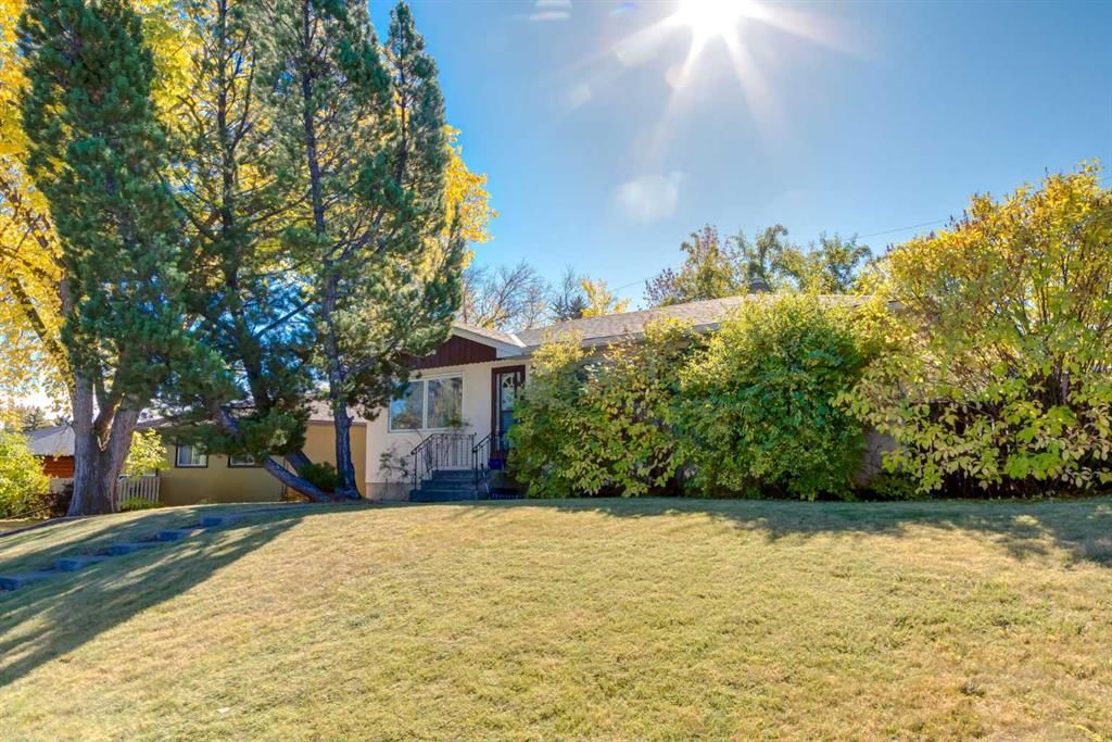 23 Klamath Place SW, Calgary — main listing photo