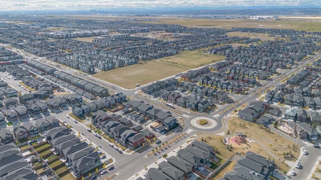 484 Redstone Boulevard NE, Calgary — photo 5 of 45