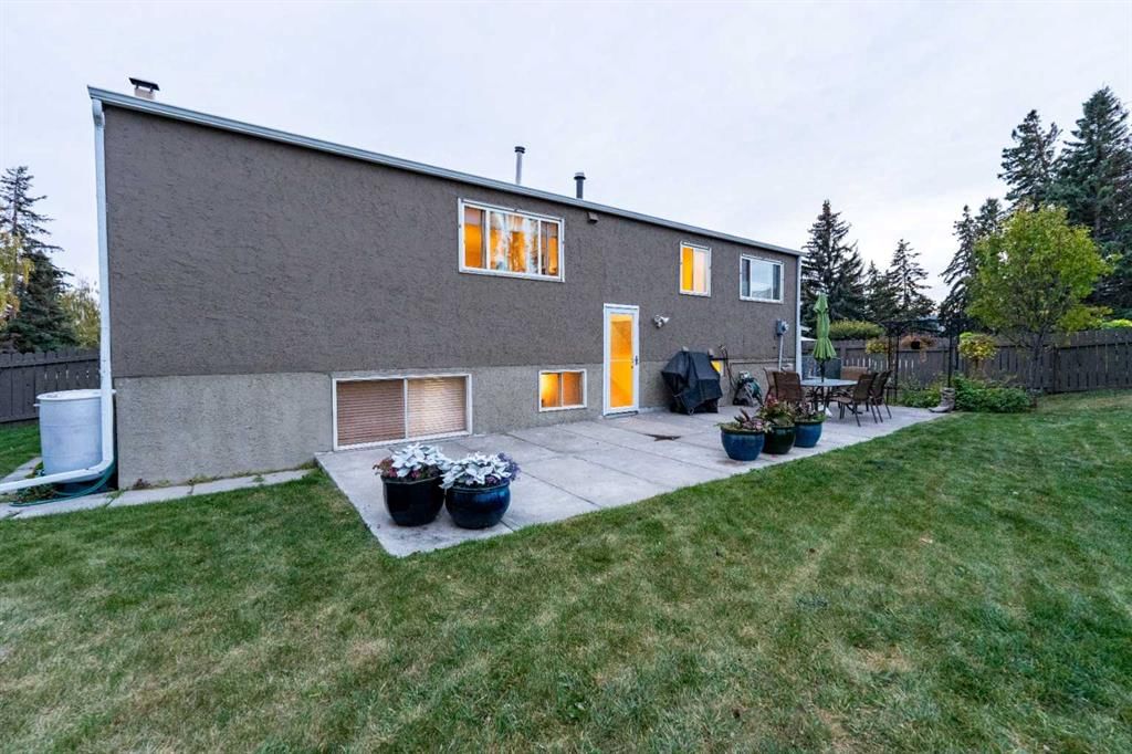 48 Thornwood Close NW, Calgary — photo 4 of 48