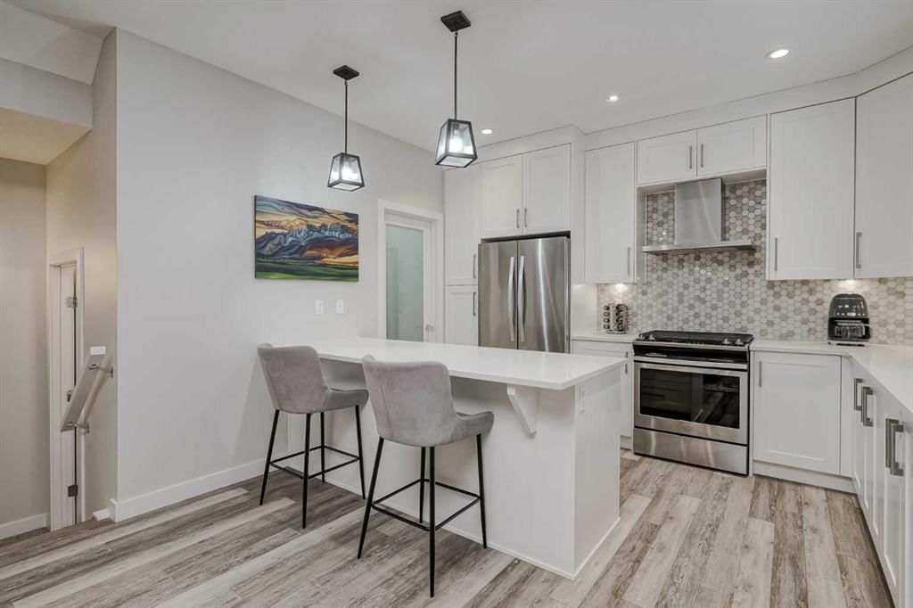 2, 2416 30 Street SW, Calgary — photo 4 of 43