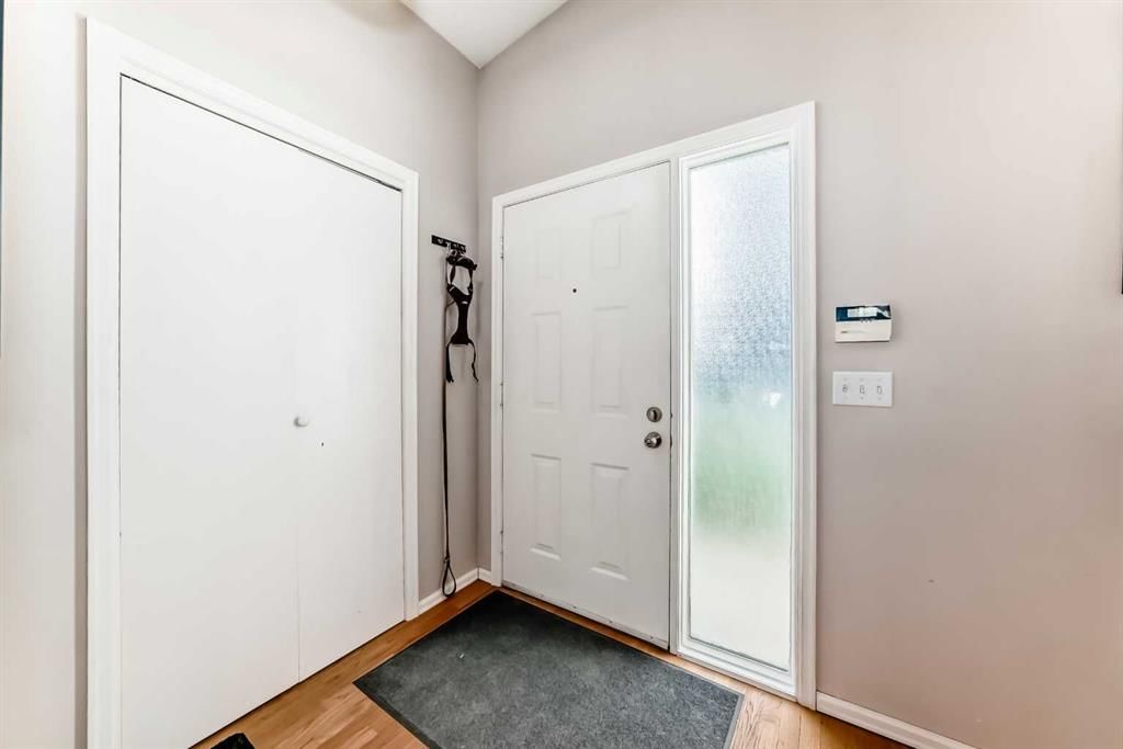 167 Woodridge Place SW, Calgary — photo 4 of 50