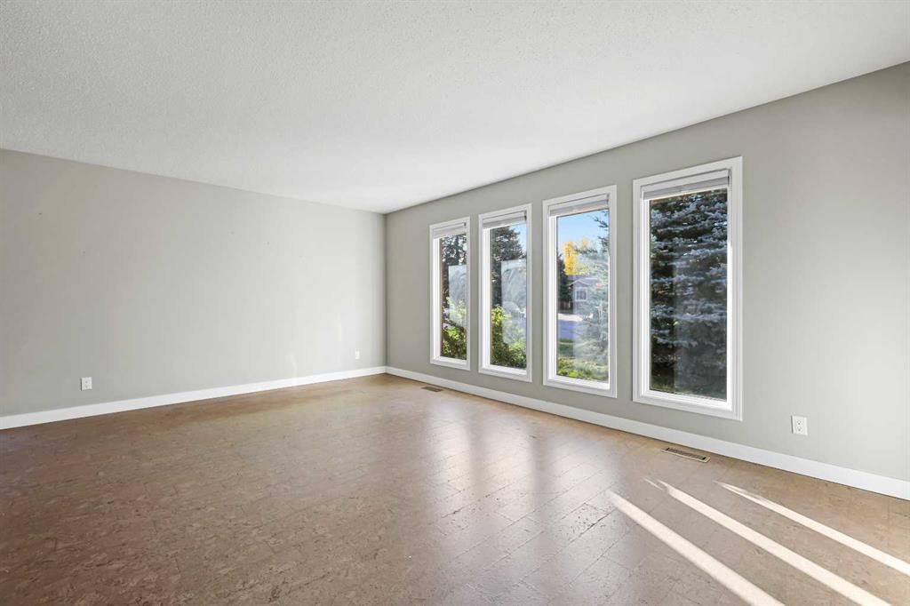 331 Parkridge Green SE, Calgary — photo 4 of 41