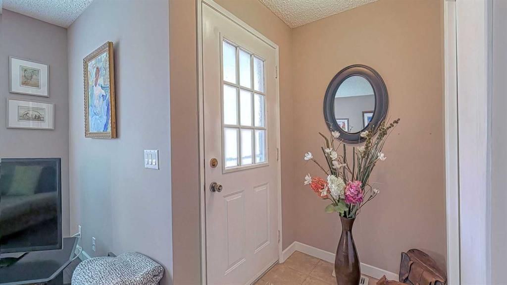 135 Woodsman Lane SW, Calgary — photo 3 of 26