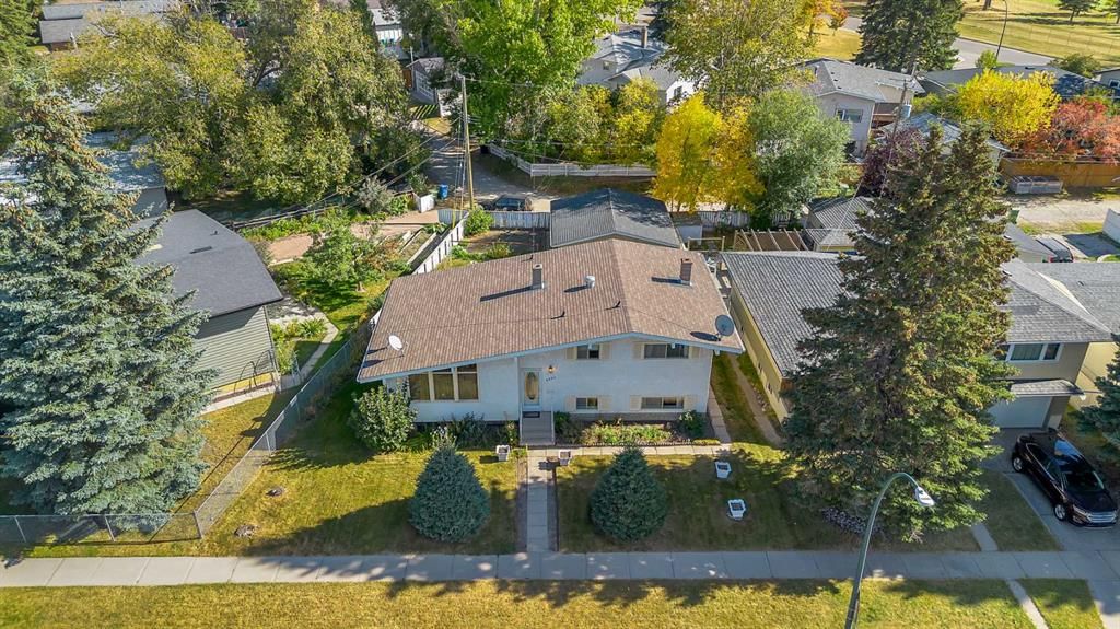 3224 Carol Drive NW, Calgary — photo 2 of 32