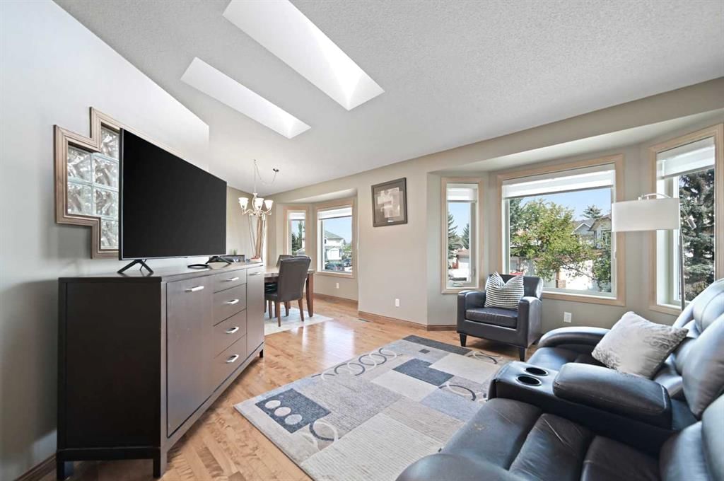 219 Hidden Valley Place NW, Calgary — photo 4 of 34