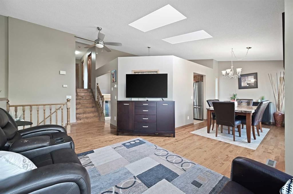 219 Hidden Valley Place NW, Calgary — photo 5 of 34