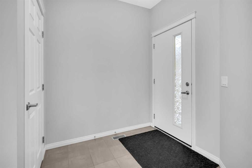 96 Savanna Lane NE, Calgary — photo 5 of 45