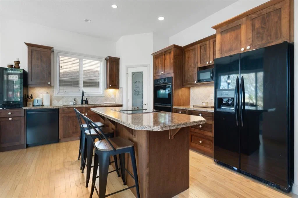 7 Rockcliff Landing NW, Calgary — photo 4 of 33