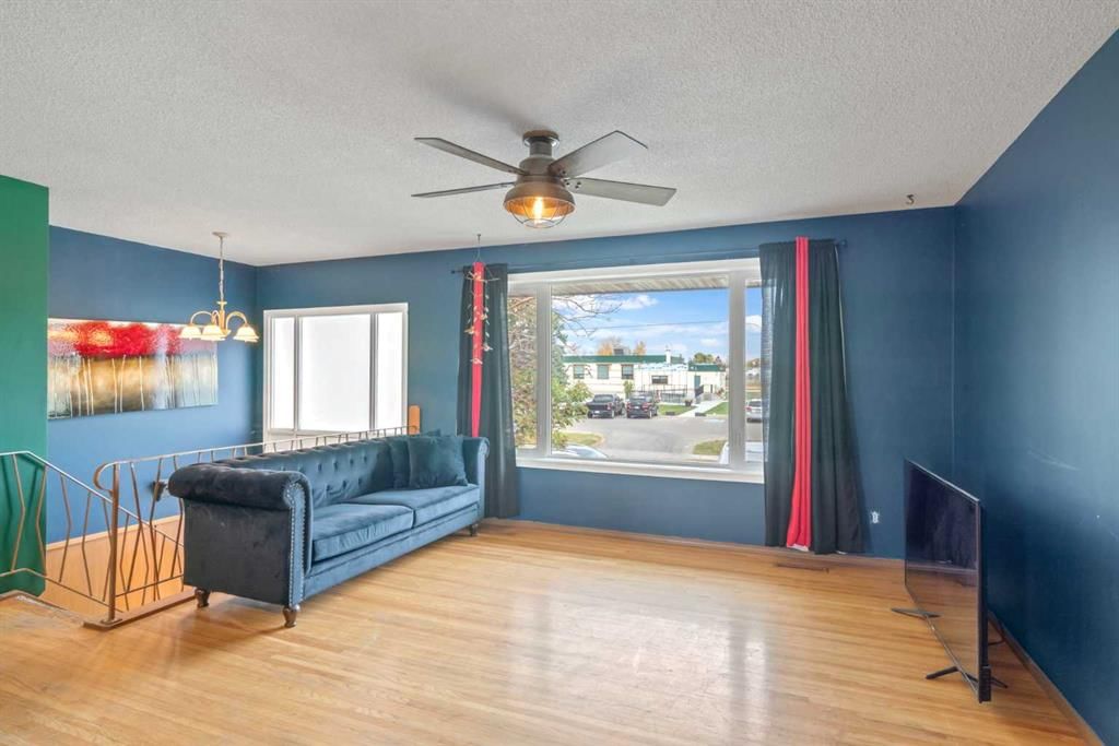 2111 69 Avenue SE, Calgary — photo 4 of 40