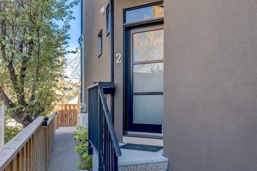 2, 2426 29 Street SW, Calgary — photo 2 of 28