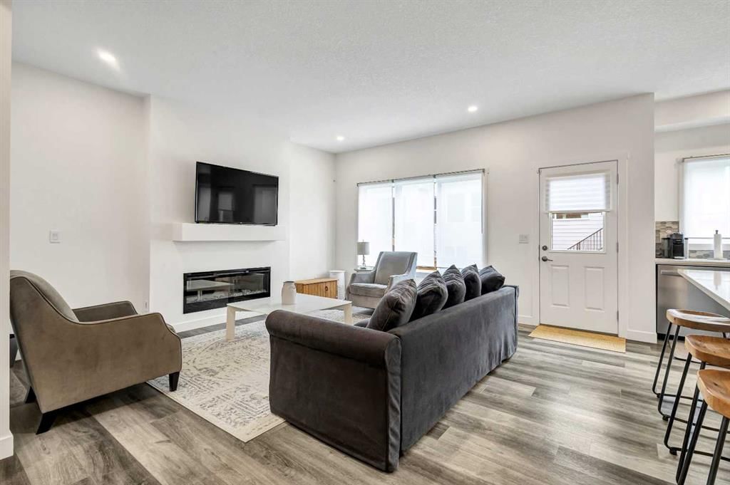 890 Bluerock Way SW, Calgary — photo 4 of 43