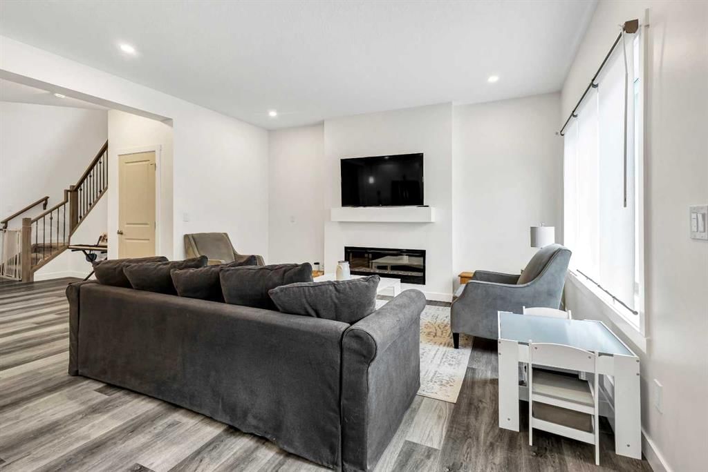 890 Bluerock Way SW, Calgary — photo 5 of 43