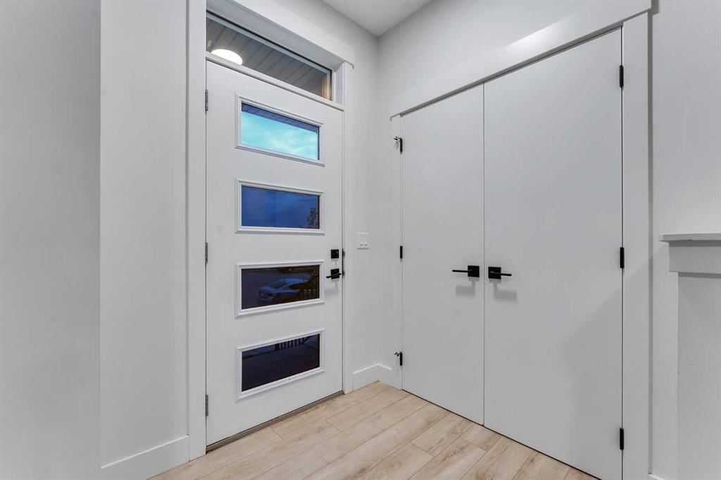 230 carrington Gate NW, Calgary — photo 3 of 37