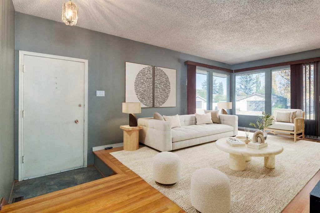 244 Maple Court Crescent SE, Calgary — photo 3 of 36
