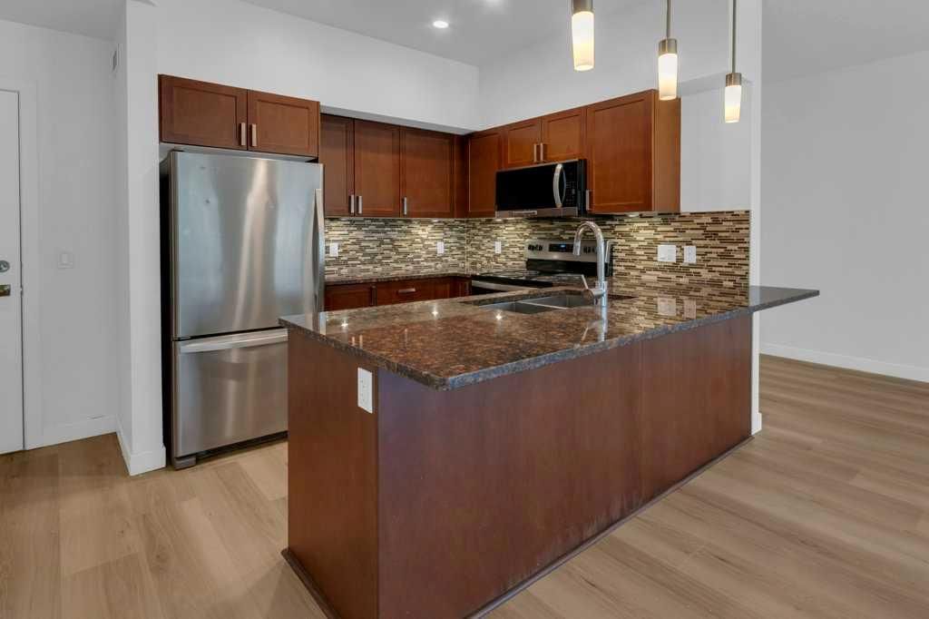 425, 4303 1 Street NE, Calgary — photo 4 of 33