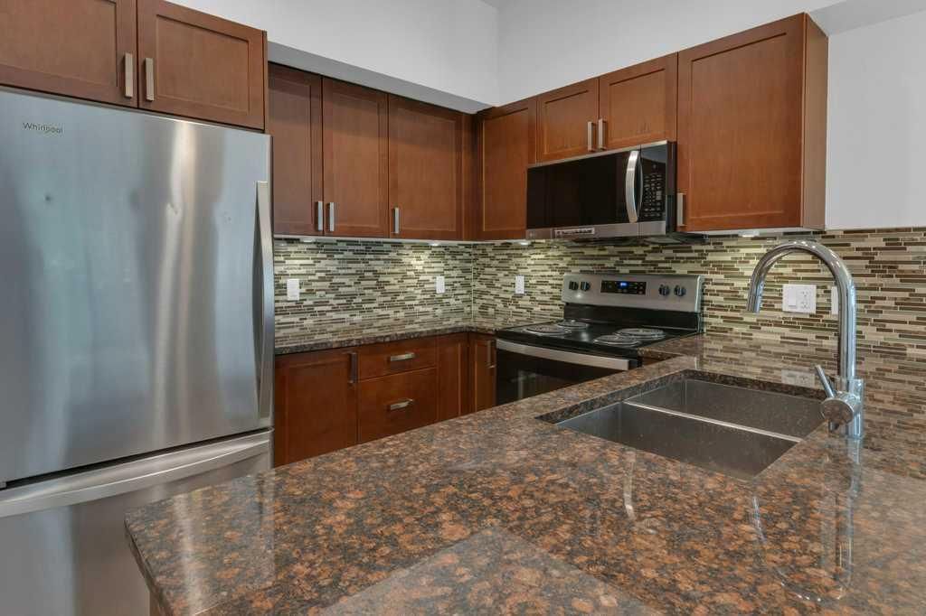 425, 4303 1 Street NE, Calgary — photo 5 of 33