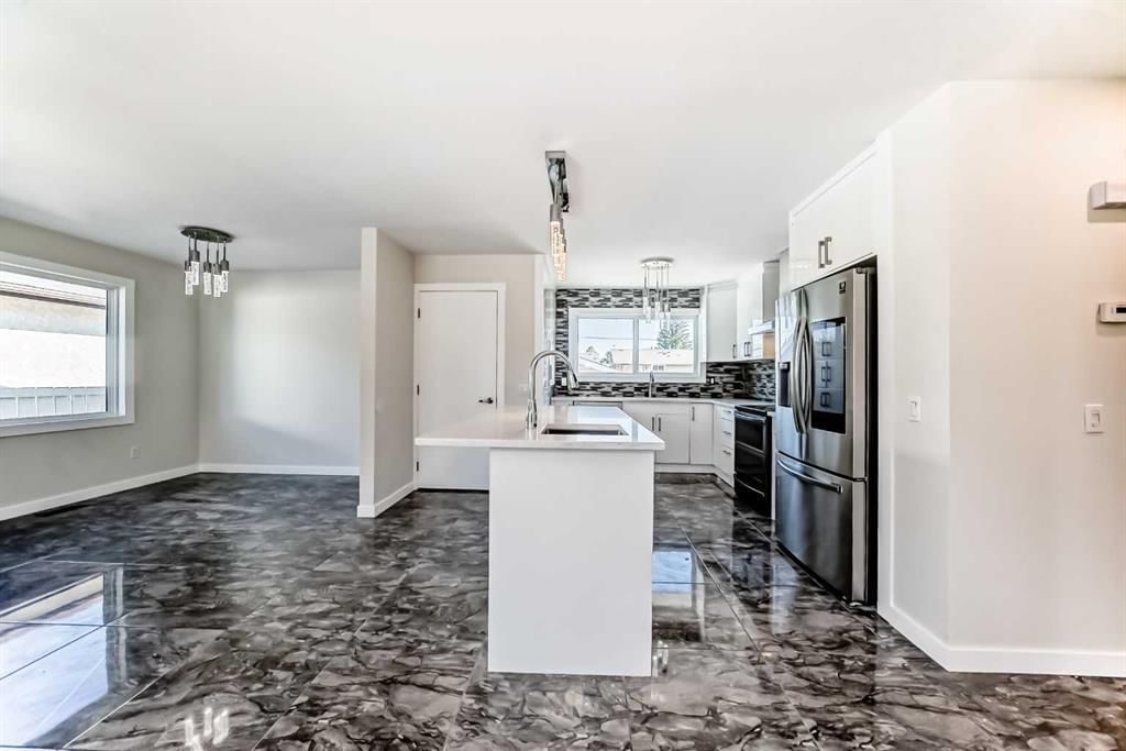 6082 Madigan Drive NE, Calgary — photo 4 of 50