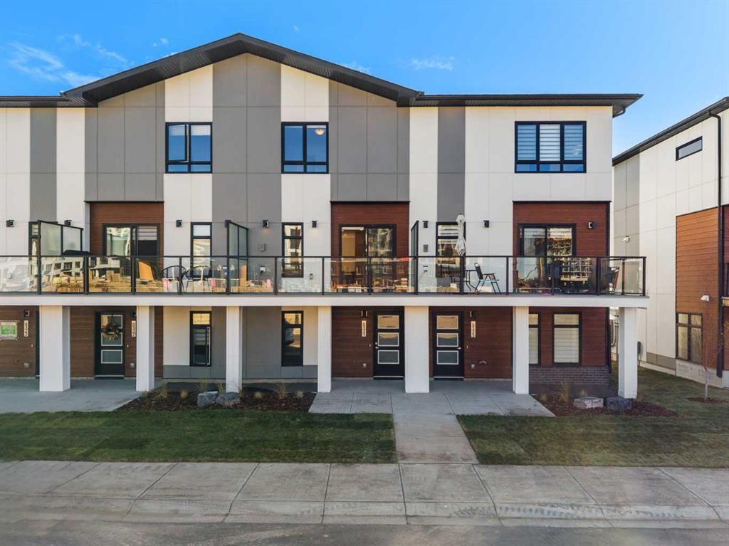 8331 8 Avenue SW, Calgary — photo 2 of 50