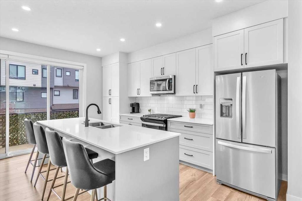 203 Evanscrest Square NW, Calgary — main listing photo