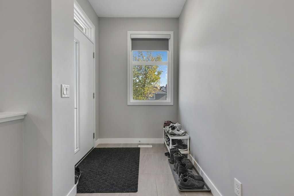 286 Carringvue Way NW, Calgary — photo 4 of 50