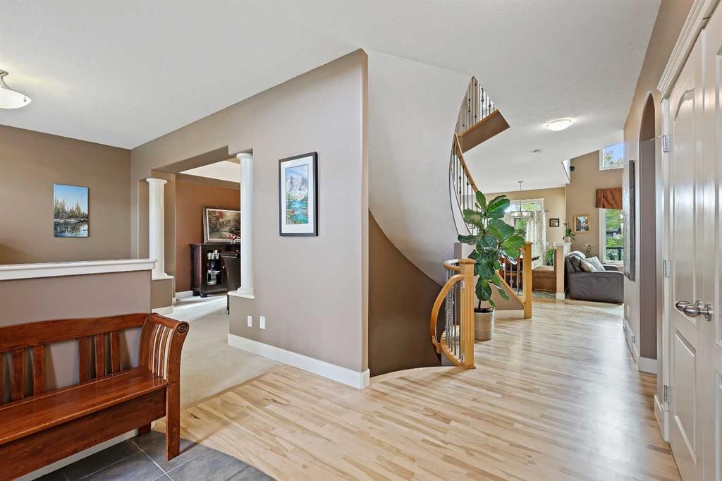 209 Discovery Ridge Way SW, Calgary — photo 4 of 48