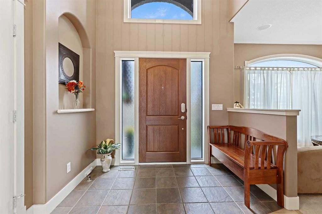 209 Discovery Ridge Way SW, Calgary — photo 5 of 48