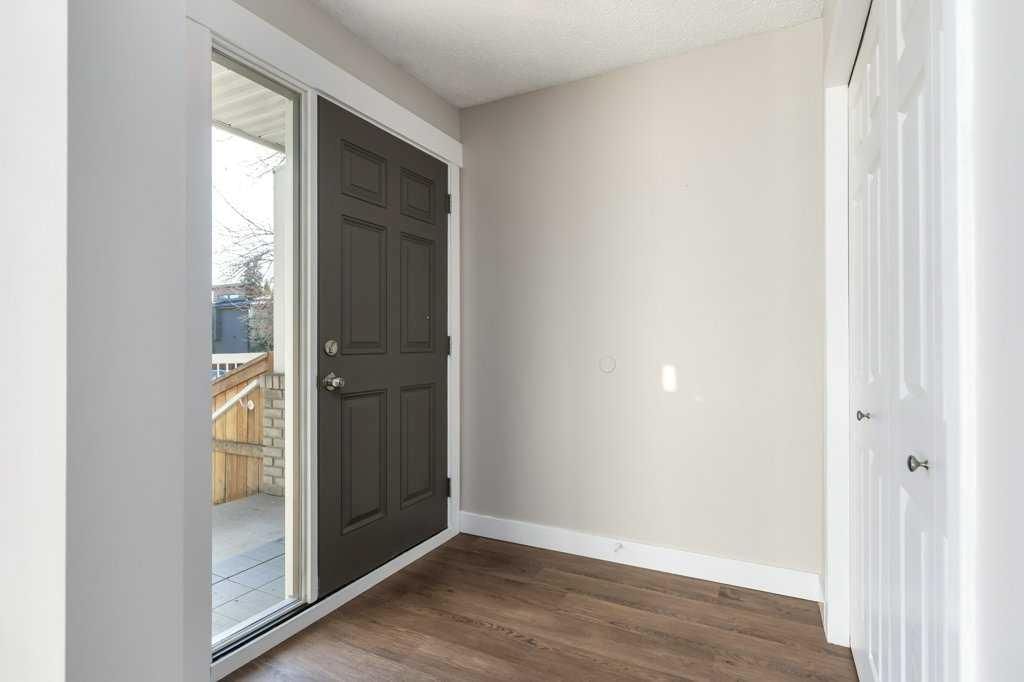 4, 1939 25A Street SW, Calgary — photo 3 of 45