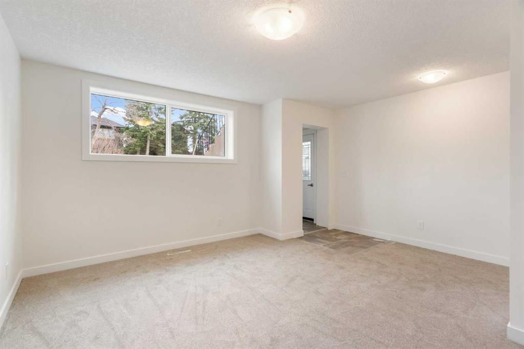 2815 41 Street SW, Calgary — photo 2 of 6