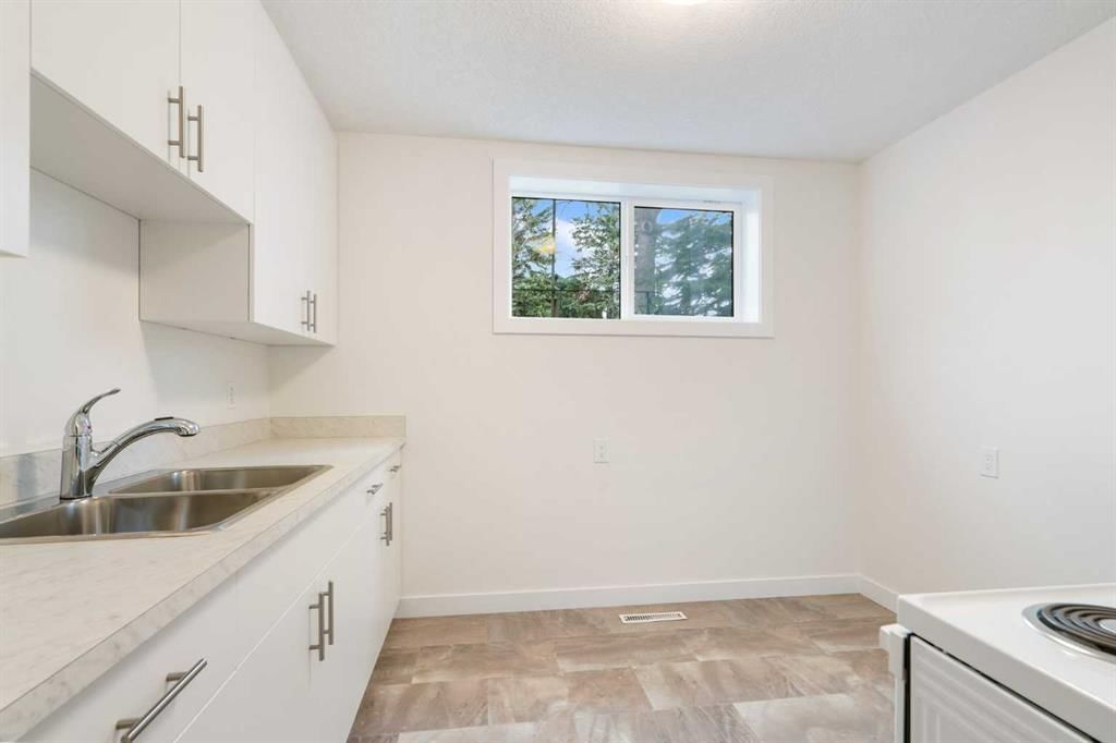 2815 41 Street SW, Calgary — photo 4 of 6