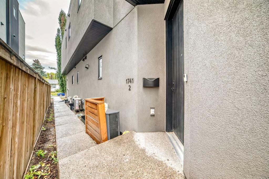 2, 1741 36 Avenue SW, Calgary — photo 2 of 50