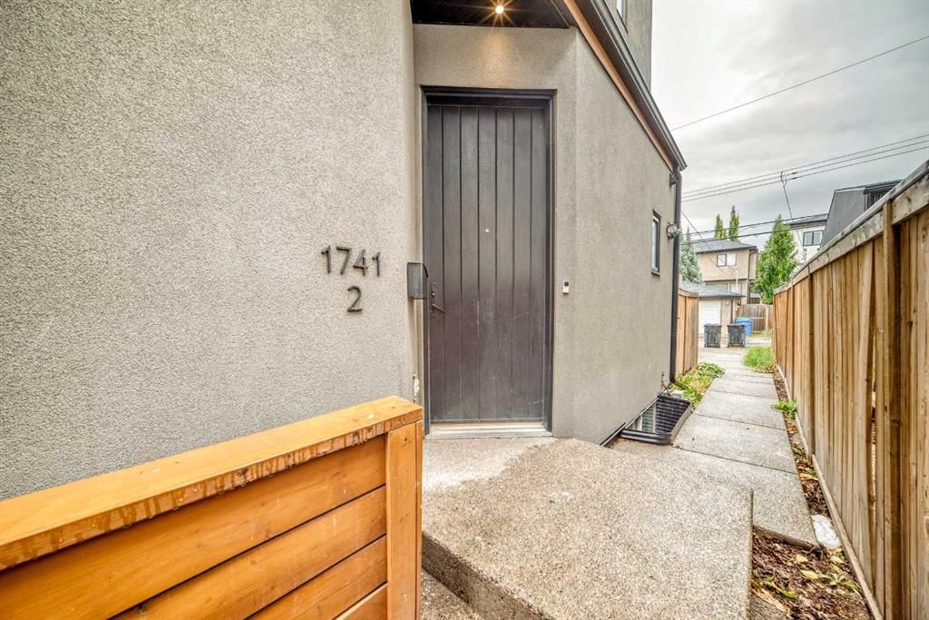 2, 1741 36 Avenue SW, Calgary — photo 3 of 50