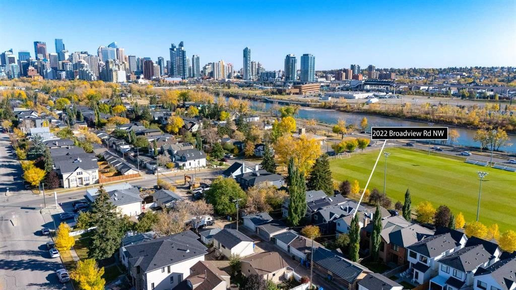 2022 Broadview Road NW, Calgary — photo 4 of 44