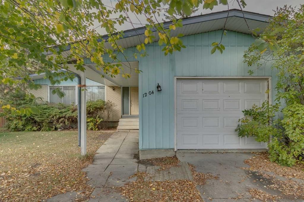 1204 Lake Sylvan Drive SE, Calgary — main listing photo