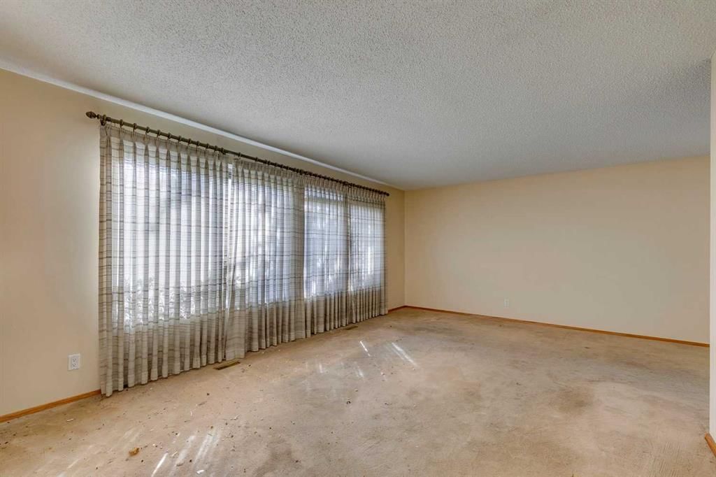 1204 Lake Sylvan Drive SE, Calgary — photo 3 of 17