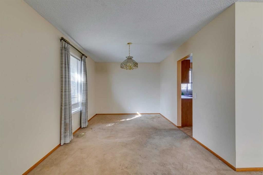 1204 Lake Sylvan Drive SE, Calgary — photo 4 of 17