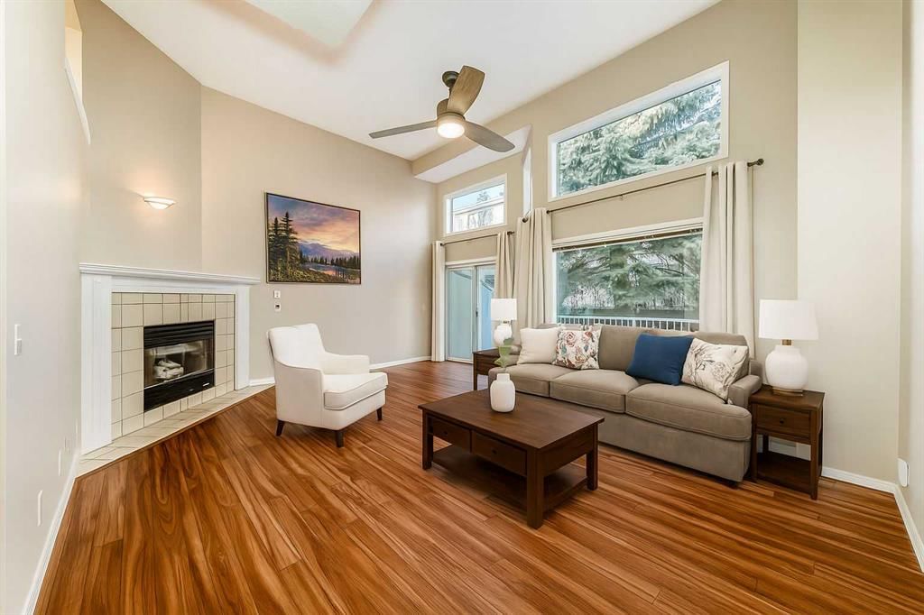 17 Kingsland Court SW, Calgary — photo 4 of 31