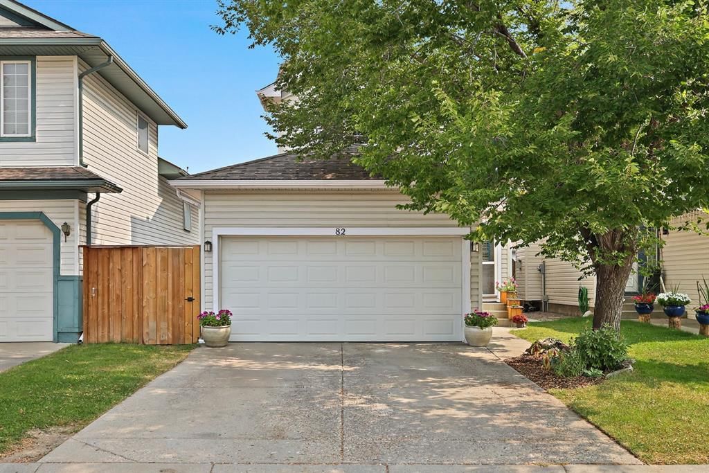 82 Erin Grove SE, Calgary — main listing photo
