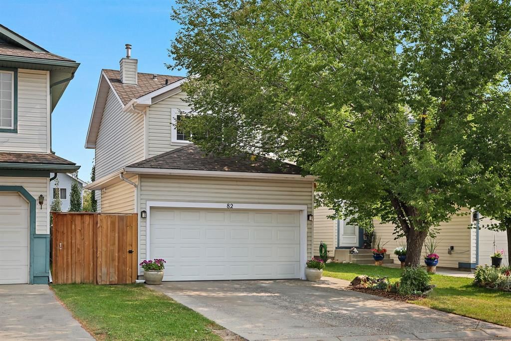 82 Erin Grove SE, Calgary — photo 2 of 39