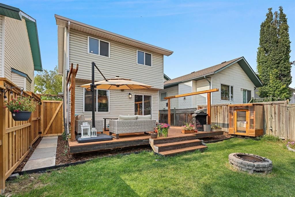 82 Erin Grove SE, Calgary — photo 3 of 39